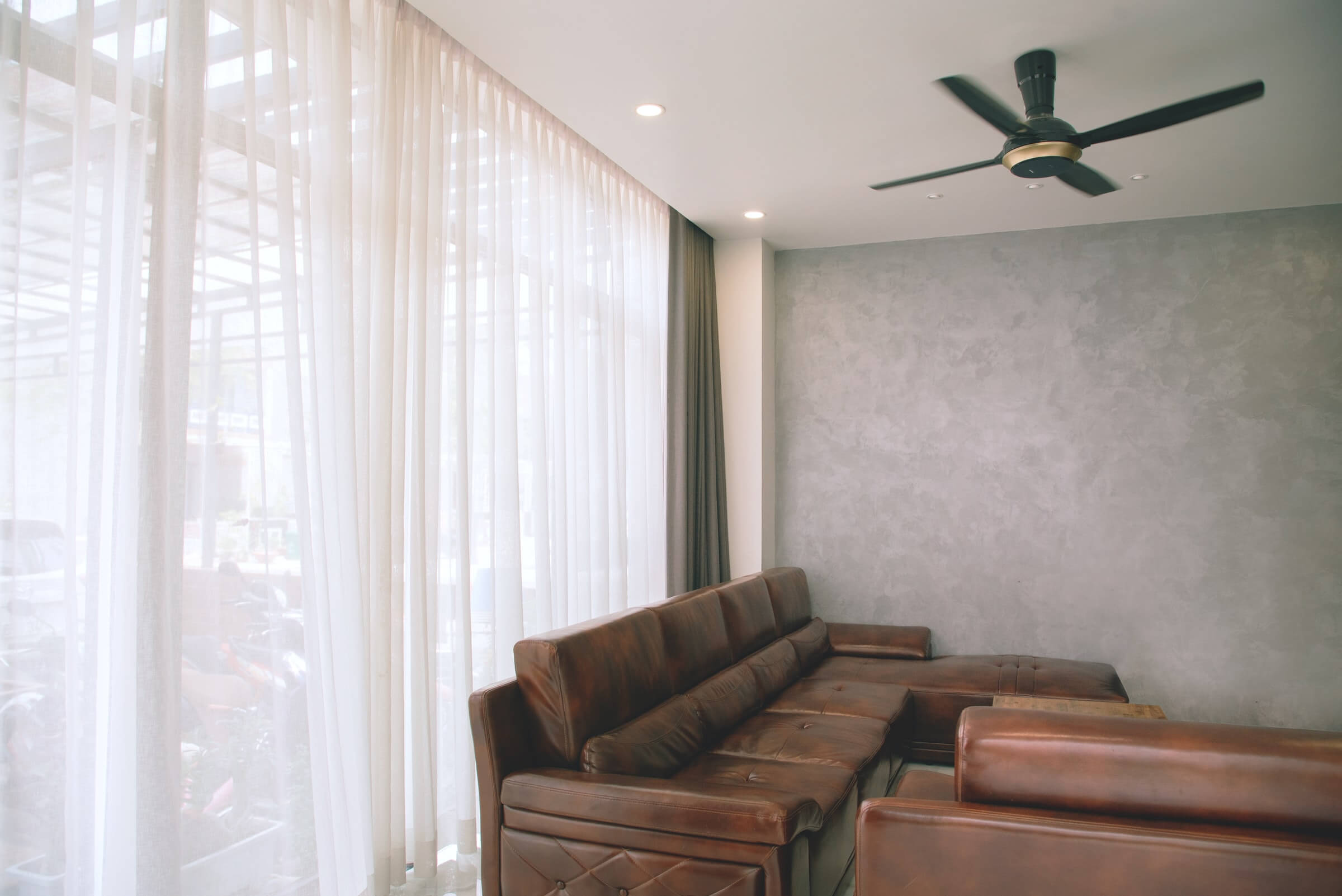 How do you measure up for curtains?